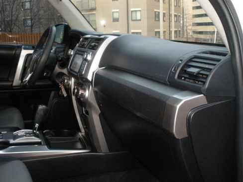 Used 2016 Toyota 4Runner SR5 Premium image 33