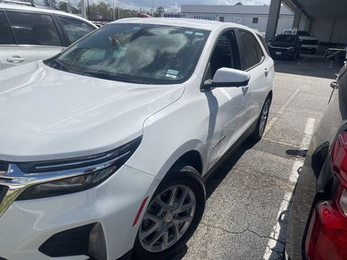 Used 2023 Chevrolet Equinox LT image 3