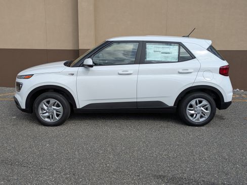 New 2026 Hyundai Venue SE image 9