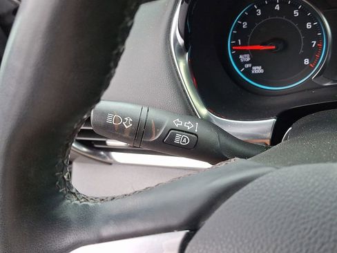 Used 2023 Chevrolet Traverse LT image 24