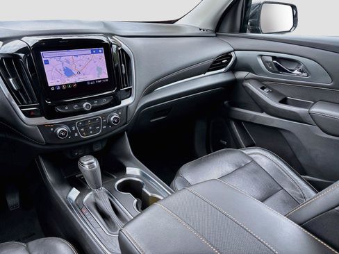 Used 2020 Chevrolet Traverse Premier FWD image 24