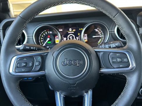 Used 2023 Jeep Wrangler Unlimited Sahara w/ Cold Weather Group AWD/4WD image 21