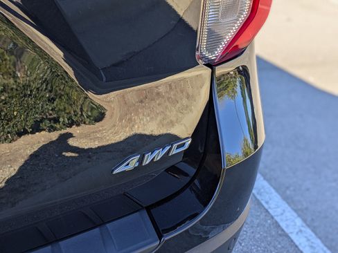 Certified 2022 Ford Explorer XLT w/ Equipment Group 202A image 34