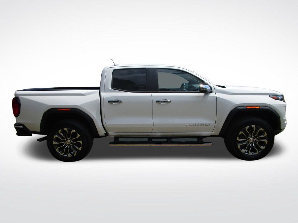 Used 2024 GMC Canyon Denali AWD/4WD image 9