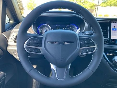 New 2026 Chrysler Pacifica Select image 29