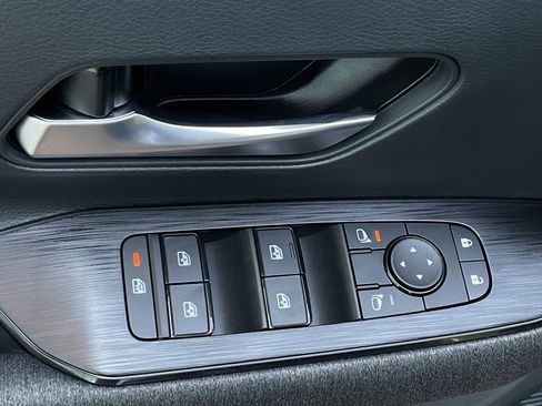 New 2026 Nissan Kicks SV image 12