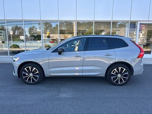 Used 2025 Volvo XC60 B5 Plus AWD/4WD image 2