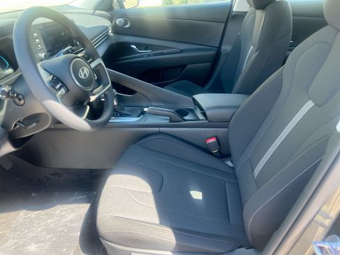 Used 2026 Hyundai Elantra SE FWD image 13