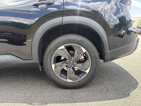 Certified 2024 Nissan Rogue SV AWD/4WD image 10