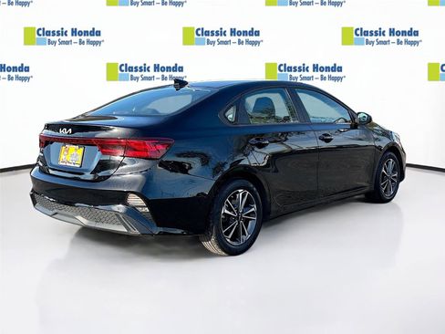 Used 2024 Kia Forte LXS image 8