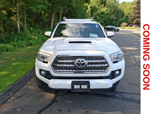 Used 2017 Toyota Tacoma TRD Sport w/ Tow Package AWD/4WD image 2