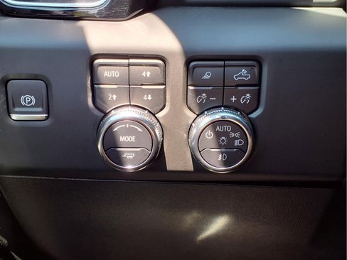 Used 2024 GMC Sierra 3500 Denali w/ Technology Package AWD/4WD image 14