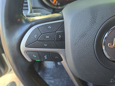 Used 2020 Jeep Grand Cherokee Altitude RWD image 18