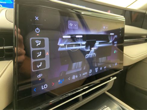 Used 2024 Lincoln Nautilus Premier w/ Equipment Group 102A image 31