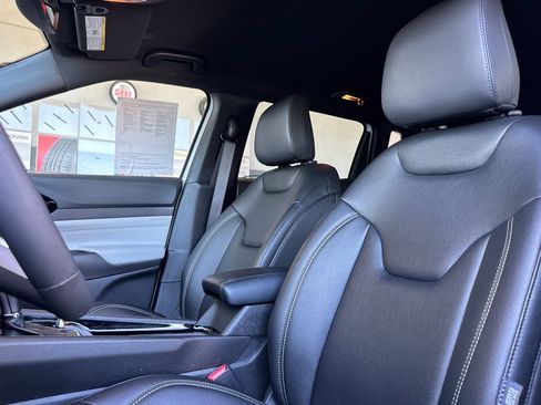 Used 2025 Jeep Compass Limited image 5