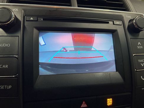 Used 2017 Toyota Camry SE FWD image 10