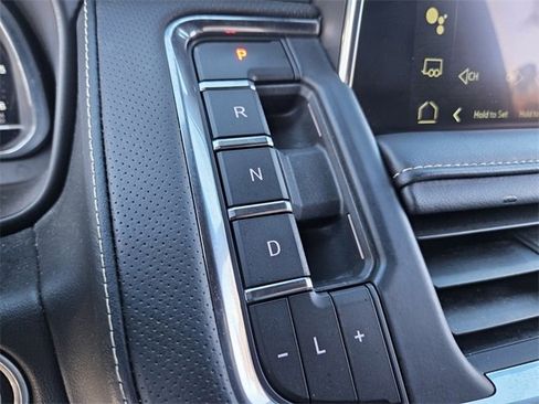 Used 2024 GMC Yukon XL SLT image 25