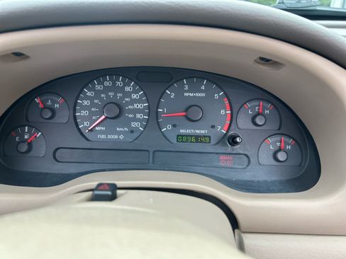 Used 2003 Ford Mustang Convertible RWD image 18