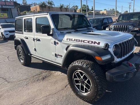 Used 2024 Jeep Wrangler Unlimited Rubicon AWD/4WD image 4