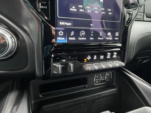 Used 2022 RAM 1500 Limited w/ Body-Colour Bumper Group image 18