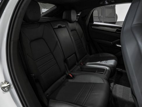 Used 2020 Porsche Cayenne Turbo image 32