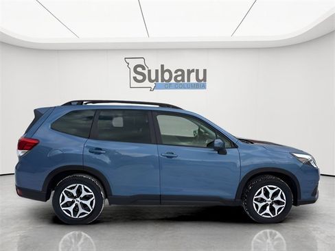 Used 2023 Subaru Forester Premium image 8