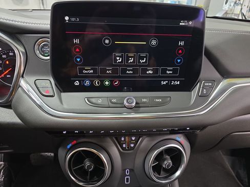 Certified 2025 Chevrolet Blazer LT AWD/4WD image 20