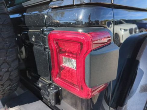 Used 2021 Jeep Wrangler Unlimited Rubicon image 10