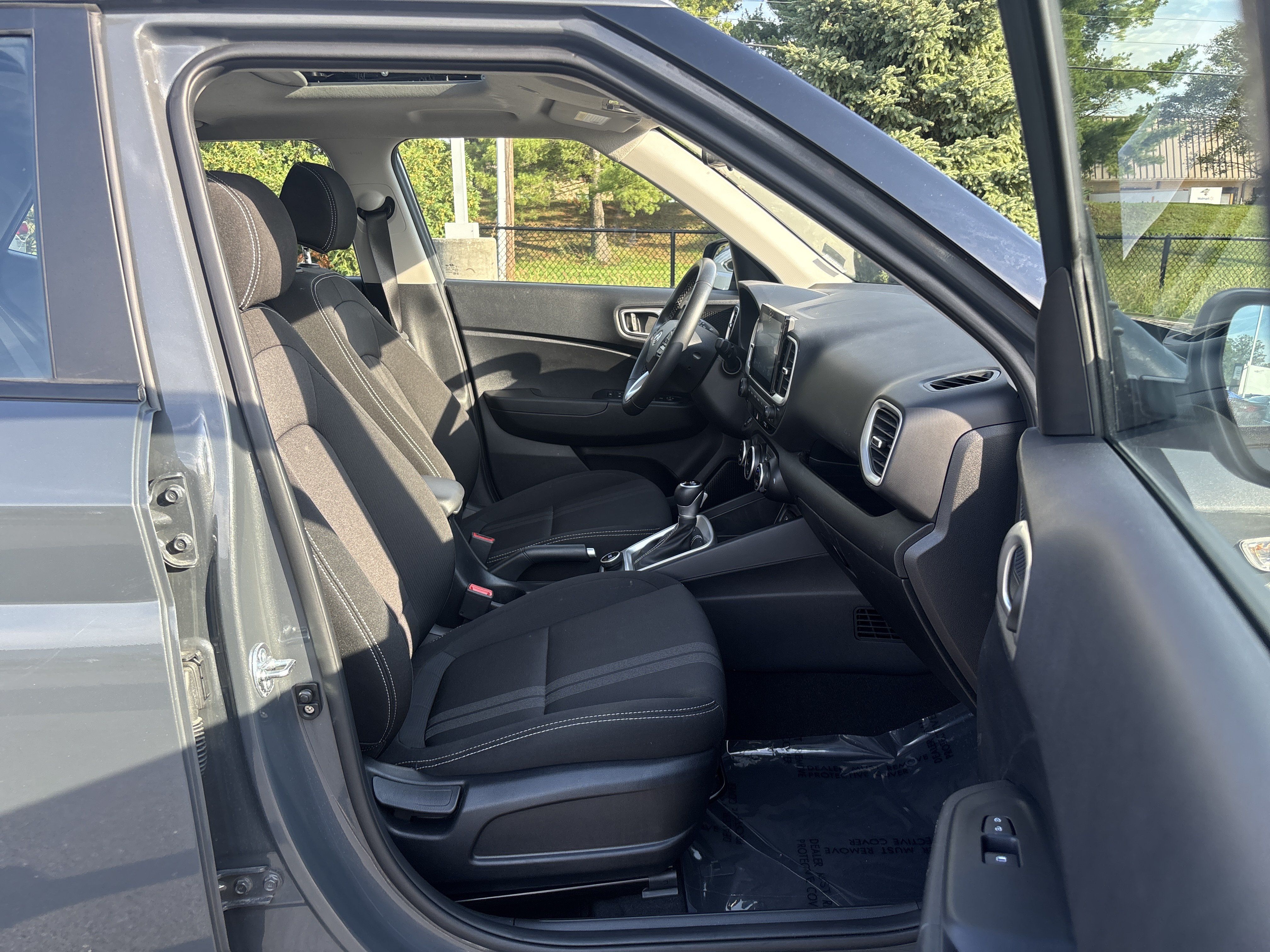Used 2025 Hyundai Venue SEL FWD image 25