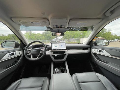 Used 2025 Ford Explorer Active w/ Active Comfort Package AWD/4WD image 14
