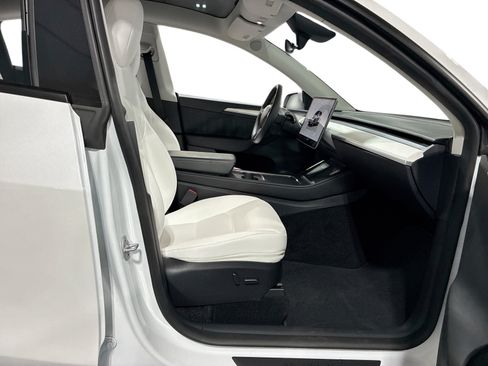 Certified 2023 Tesla Model Y Long Range AWD/4WD image 13