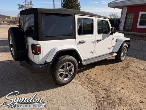 Used 2020 Jeep Wrangler Unlimited Sahara AWD/4WD image 3