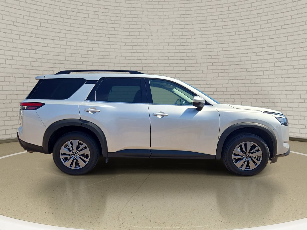 Certified 2025 Nissan Pathfinder SV FWD image 4