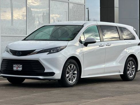 Certified 2024 Toyota Sienna LE image 10