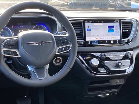 New 2026 Chrysler Voyager LX image 9