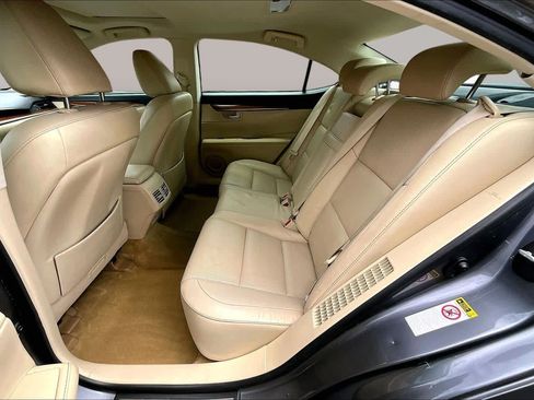 Used 2014 Lexus ES 300h w/ Luxury Package w/Bamboo Trim FWD image 19