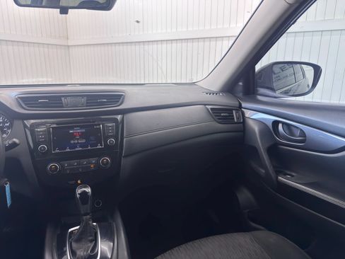 Used 2020 Nissan Rogue S FWD image 16