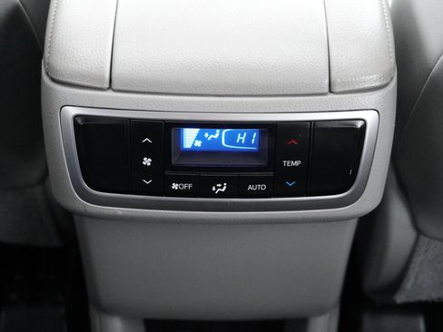 Used 2019 Toyota Highlander XLE image 28