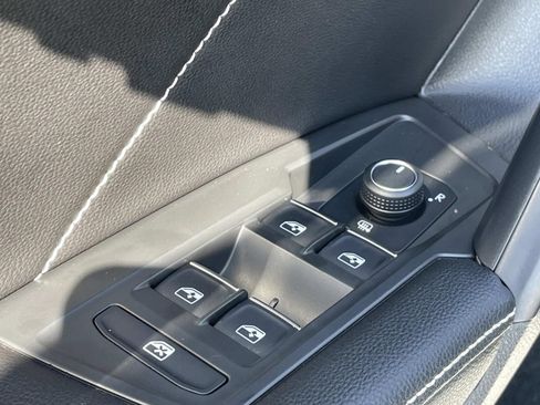 Used 2022 Volkswagen Tiguan SE R-Line image 17