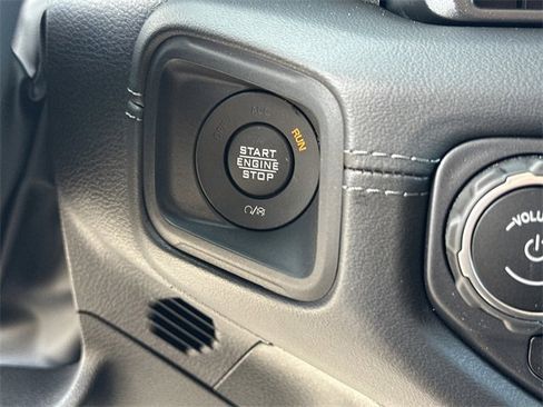 New 2025 Jeep Wrangler Unlimited Rubicon w/ Technology Group image 29