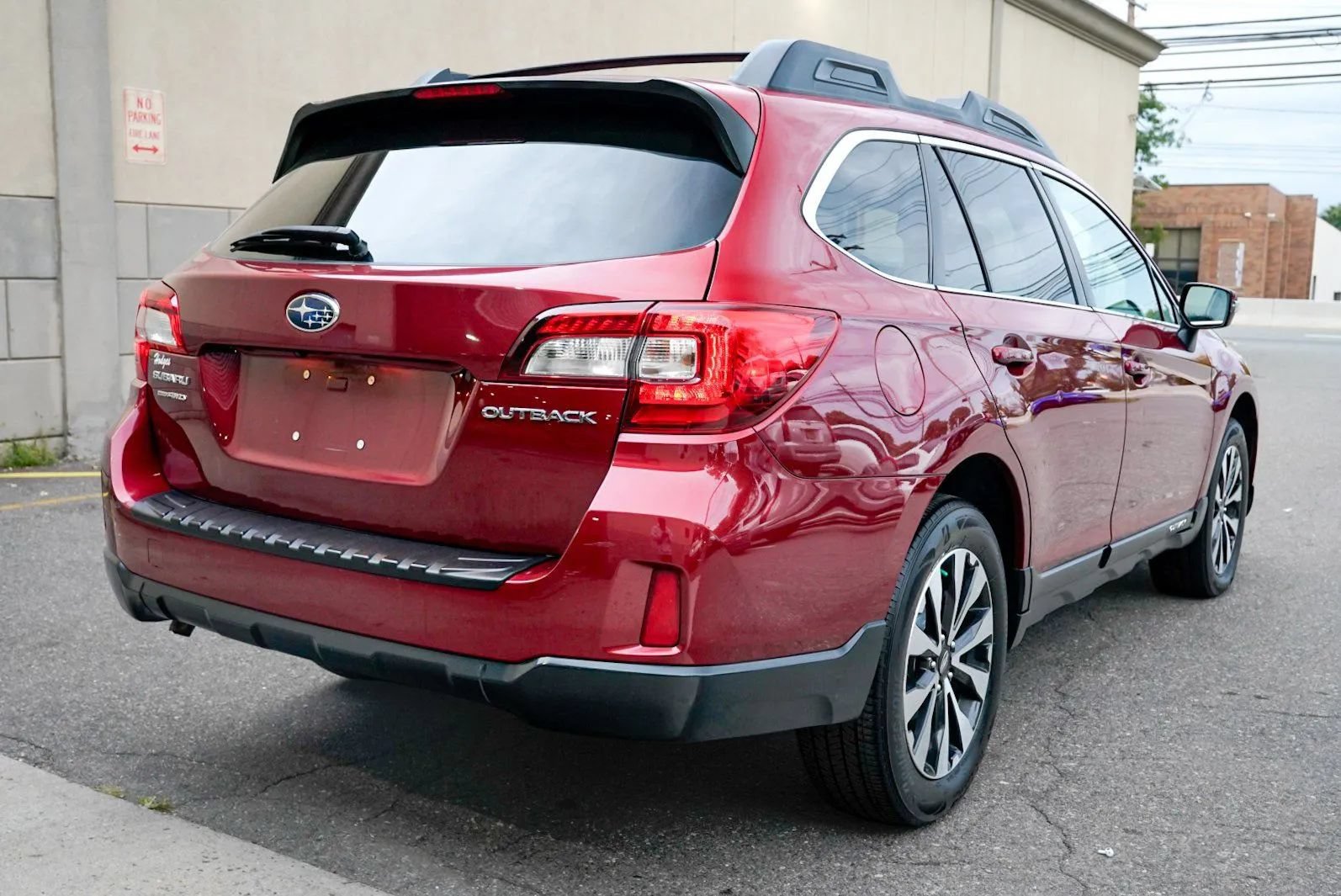 Used 2015 Subaru Outback 2.5i Limited AWD/4WD image 5