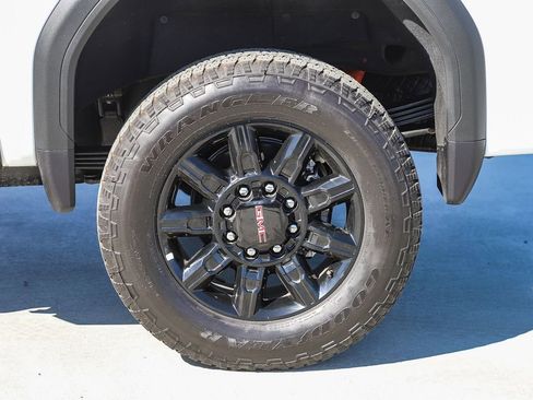 Used 2025 GMC Sierra 2500 AT4 image 12