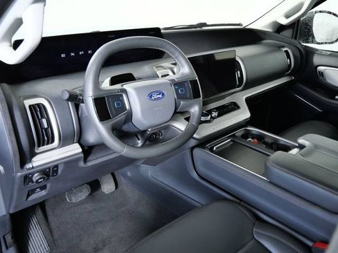 Certified 2025 Ford Expedition Active AWD/4WD image 3
