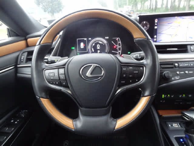 Used 2020 Lexus ES 300h w/ Accessory Package FWD image 12