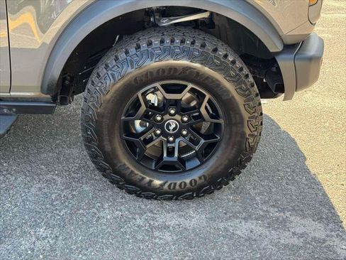 Used 2026 Ford Bronco Badlands AWD/4WD image 9