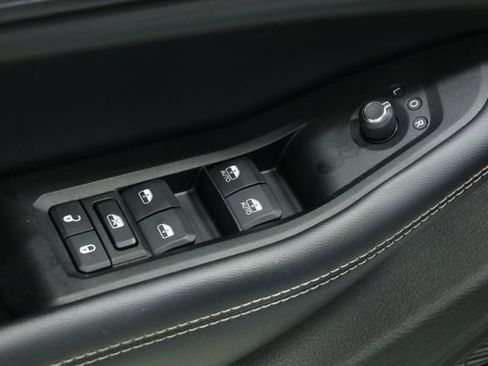 Used 2023 Jeep Grand Cherokee L Laredo image 25