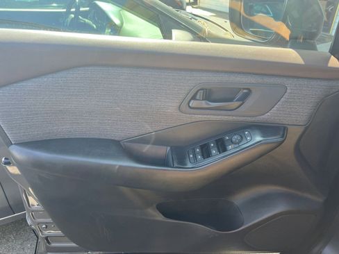 Used 2023 Nissan Rogue S image 18