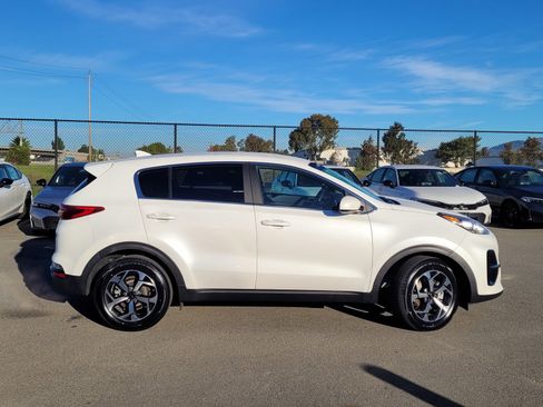 Used 2021 Kia Sportage LX image 4