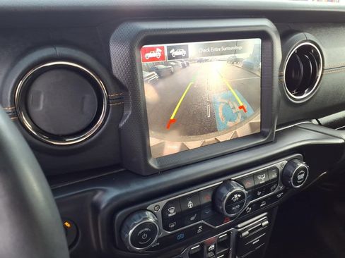 Used 2023 Jeep Wrangler Unlimited Sahara AWD/4WD image 21