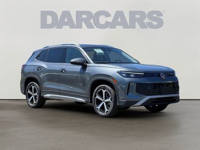 Certified 2025 Volkswagen Tiguan SE w/ Panoramic Sunroof Package